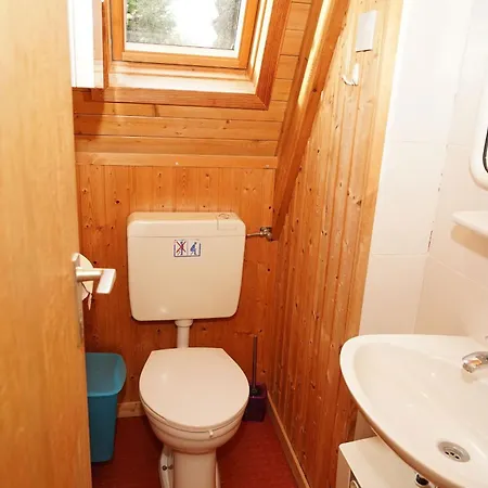 Zeltdachhaus Mit Grosser Terrasse Und W-lan 펜션 담프